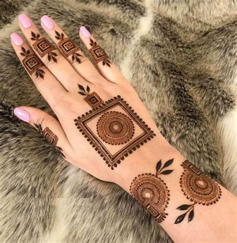20+ Alluring Back Hand Mehndi Designs to Try | Fashionterest