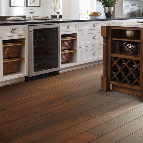 20 Beautiful Kitchens With Wood Laminate Flooring