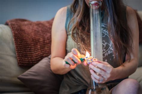 Why Are Bongs So Strong? Here's the Science Behind the Rip - Weedistry