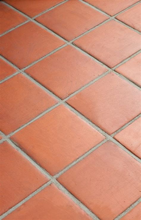 Traditionelle naturrote Ziegelplatten – Bodenplatten aus Keramik Tile ...