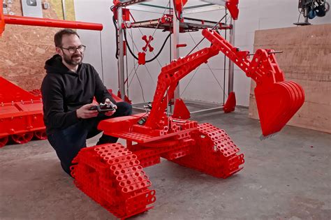 Massive 3D-Printed Excavator Actually Works, Can Be Remote-Controlled - TechEBlog