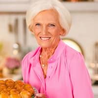 Mary Berry Bio, Age, Husband, Net, Hand Deformity, Cookbooks