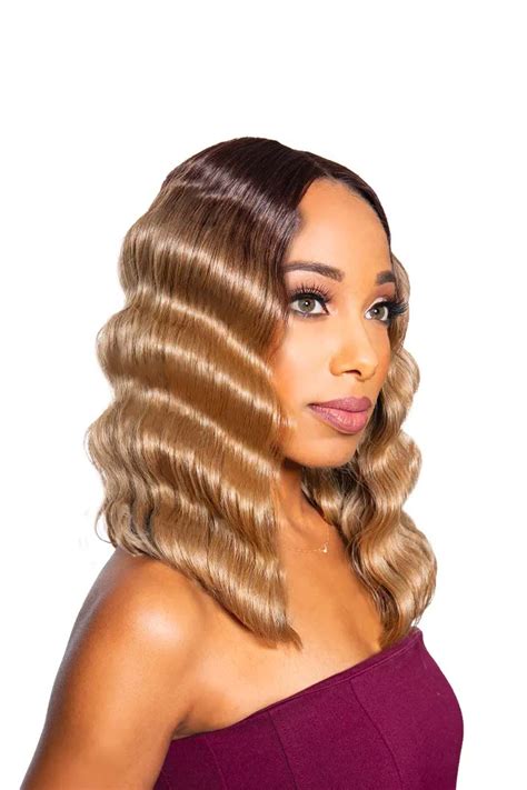 Who is Crimp? This shoulder-length crimp wig is both elegant and modern ...