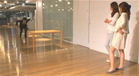 Extreme Japanese Apologizing is Super Impressive (7 GIFs) - Barnorama