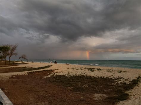 6:18 PM at Nimitz Beach today 🌈 : r/Hawaii