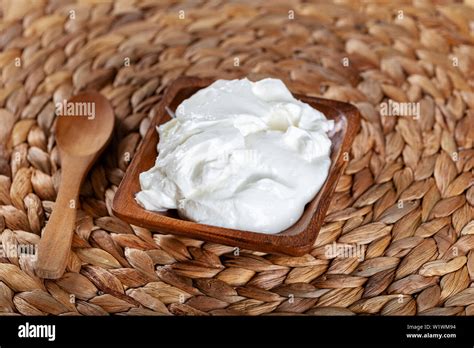 Bowl of fresh strained yogurt Stock Photo - Alamy