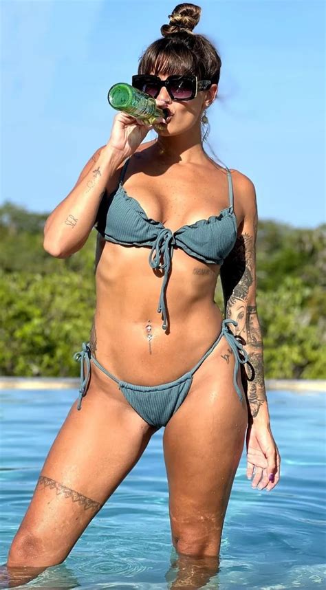 Ivana Nadal se lució en el mar con una microbikini azul aprovechando el ...