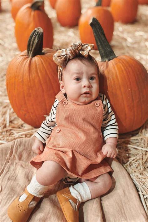 20+ Adorable Fall Baby Photoshoot Ideas For Cute Autumn Pictures