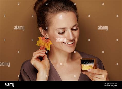 40 year old woman face hi-res stock photography and images - Alamy