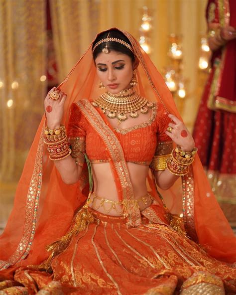 Mouni Roy Looks Gorgeous In Traditional Wear; Naagin Actress' BEST Ethnic Pictures - Filmibeat