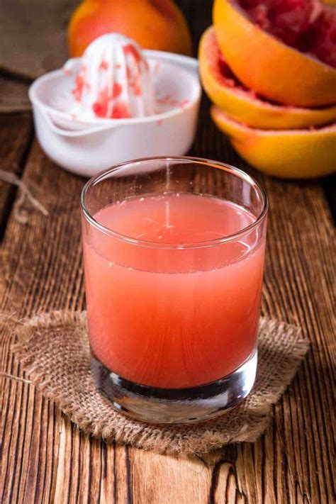 Grapefruit Juice (Recipe & Benefits of Grapefruit) - IzzyCooking