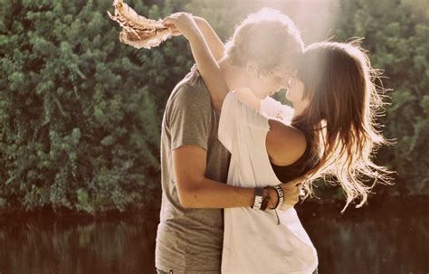 Cute Couple Hug Wallpapers | Pictures of Lovers Hugging