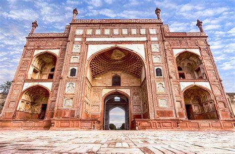 Top 8 Stunning Facts about the Tomb of Jahangir