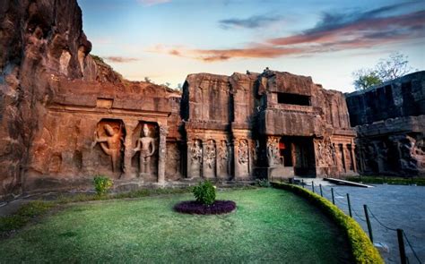 Travel Guide to Ajanta Ellora Caves - Maharashtra