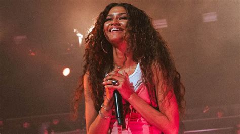 Zendaya sings All For Us with Labrinth at Coachella - TrendRadars