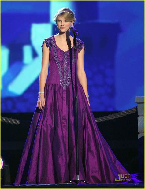 Taylor Swift - CMA Awards 2008: Photo 1543491 | Taylor Swift Pictures | Just Jared