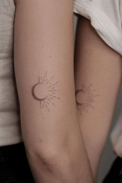 38 Amazing Small Sun and Moon Tattoo Ideas Small Moon Tattoos, Find Your Style, Tatting, Tattoo ...