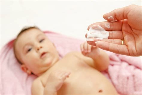 5 smart, simple winter skin care tips for babies and kids | Cool Mom Picks