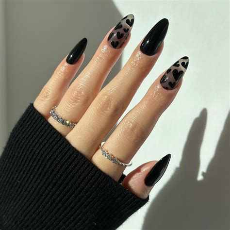 Gothic Valentine Nails Are the Ironic V-Day Trend to Warm Your Cold ...