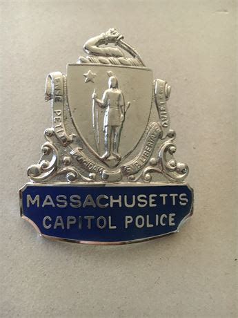 Collectors-Badges Auctions - Massachusetts State Capitol Police Hatbadge