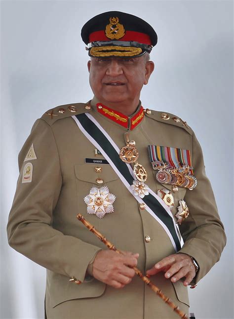 Pakistan army chief calls for peaceful resolution in Kashmir | AP News