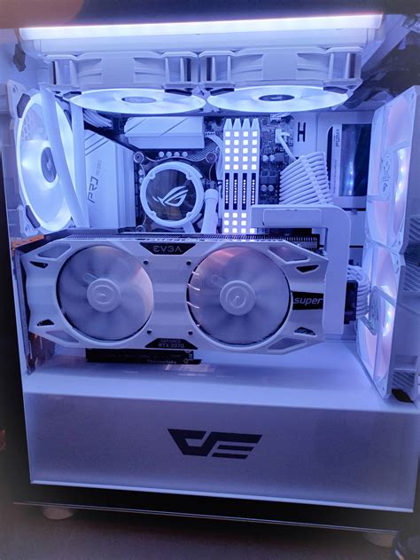 White PC Gaming » builds.gg