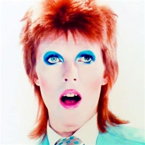 vezzipuss.tumblr.com — David Bowie, “Life On Mars”, Circa 73. ☄️ | David bowie ziggy, Bowie life ...