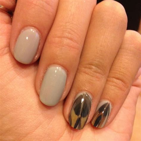 Feather manicure! Just a couple accent nails. Nail Polish: OPI - My Pointe Exactly (5 coats ...