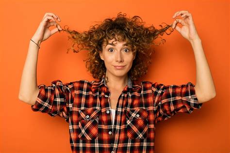 Frizzy Hair Remedies: Tame Your Mane With These 3 Frizz-Fighting Tricks ...