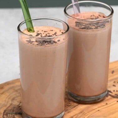 Simple Homemade Chocolate Milk - Alphafoodie