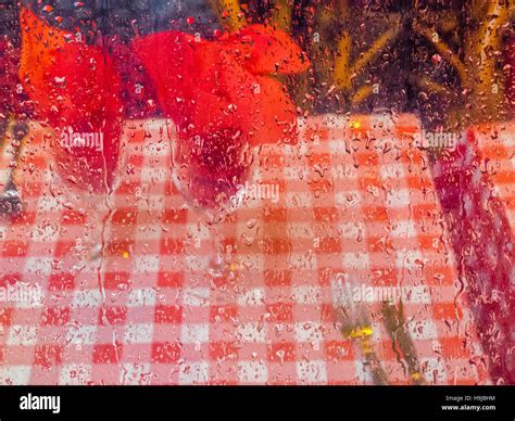 Outdoor restaurant seating in Paris, France Stock Photo - Alamy