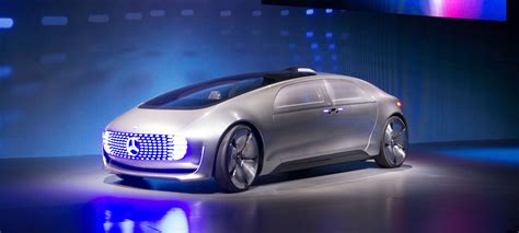 Mercedes-Benz presenteert met de F 015 'Luxury in Motion' hun ...