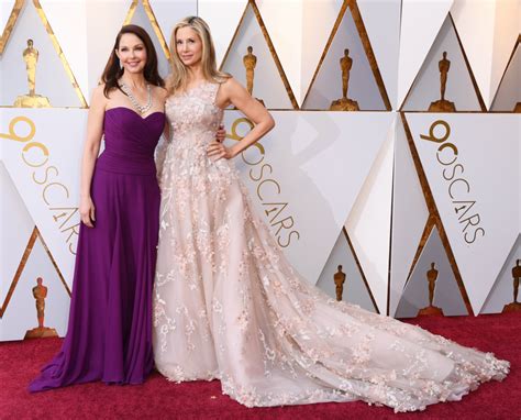 Live Oscars Red Carpet Updates: See What the Stars Are Wearing – Footwear News