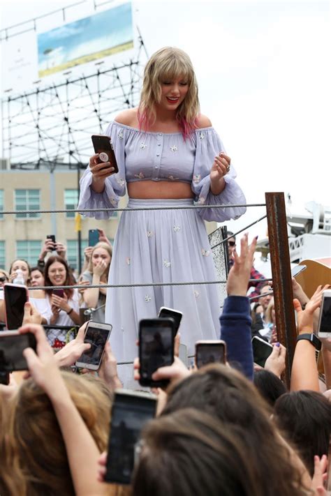 TAYLOR SWIFT at Kelsey Montague What Lifts You Up Mural Unveiling in Nashville 04/25/2019 ...