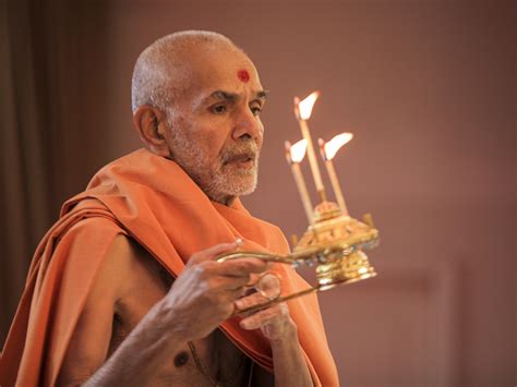 Mahant Swami Maharaj Sadhu Keshavjivandas succeeds Pramukh Swami as ...