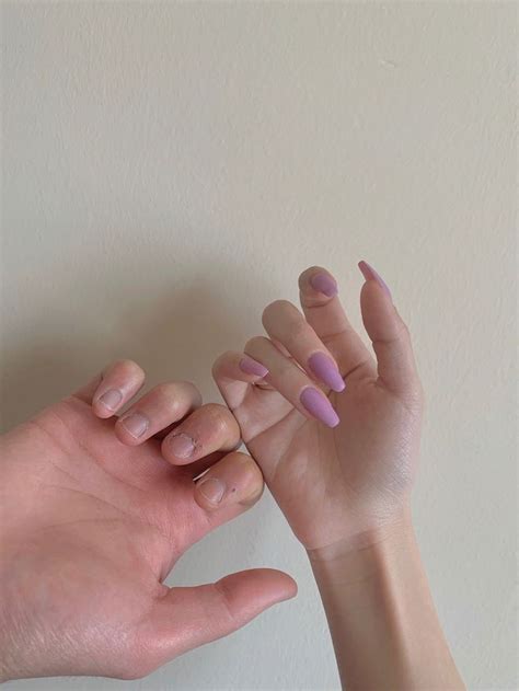 The nail on the left hand is light blue, and the right hand is light purple. Super gentle！# ...