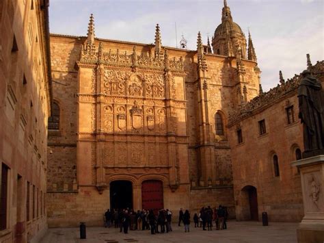 La universidad de Salamanca es muy religiosa y populares. | Barcelona cathedral, Salamanca ...