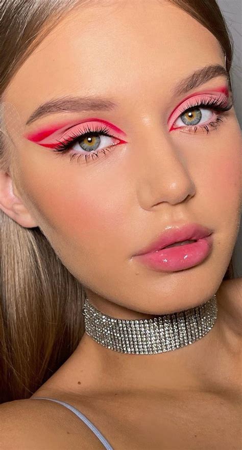 35 Cool Makeup Looks That'll Blow Your Mind : Pink and Red Look