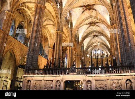 The impressive roof inside Barcelona Cathedral Stock Photo - Alamy