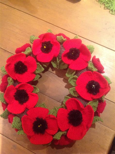 Knitted Poppy wreath created to commemorate WW1 Centenary (1914-2014), Thanks to Chris, Helen ...