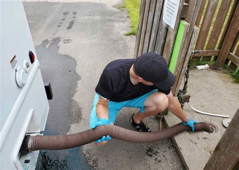 How to Flush and Clean RV Black Water Tank (7 Easy Steps) | GudGear