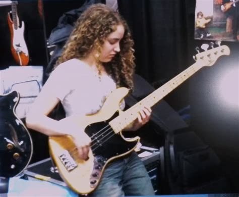 Tal... | Tal wilkenfeld, Female bass players, Female bassist