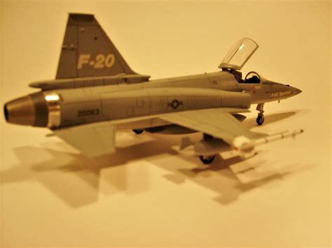 F-20 Tigershark -- Plastic Model Airplane Kit -- 1/72 Scale -- #00233 pictures by Jimmy D.