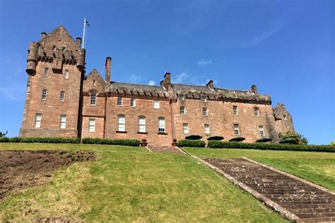 Brodick Castle: 10 Reasons To Choose This Scottish Wedding Venue