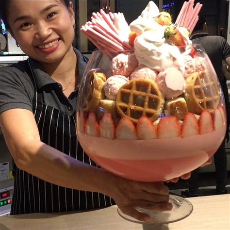 FOOD INSIDER - This sundae is made with 22 scoops of ice cream! | Food ...