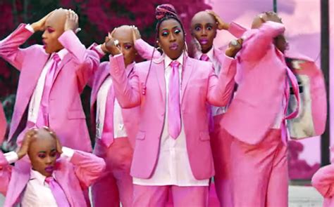 Missy Elliott snatches wigs (literally) in video for new single Throw It Back