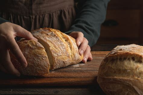 Easy Crusty French Bread - academiedupain.com