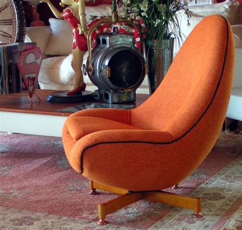 RETRO DANISH EGG SWIVEL CHAIR TIMBER BASE | Swivel chair living room ...