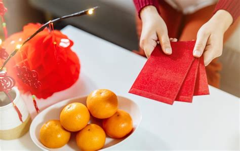 How to Celebrate Lunar New Year with Red Envelopes | Mydoh