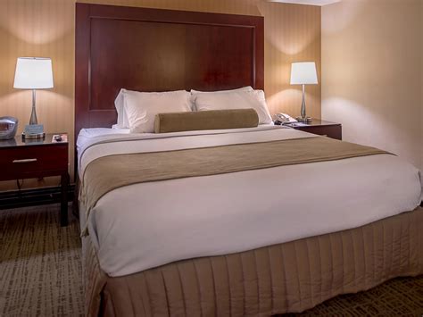 Business Hotels near St. Louis Airport | Crowne Plaza St. Louis Airport